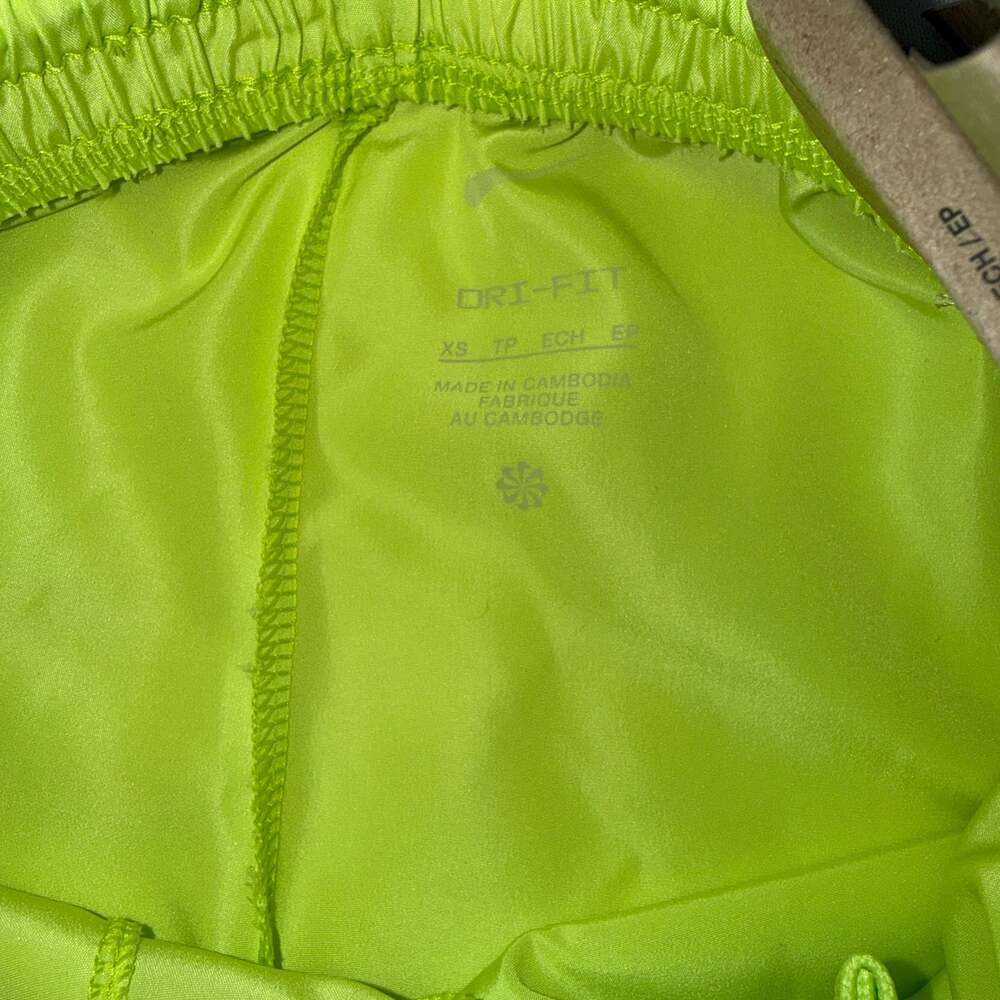 Nike Kids' Dri-FIT Multi Woven Shorts in Light Lemon Twist/White, size XS - Picture 3 of 5
